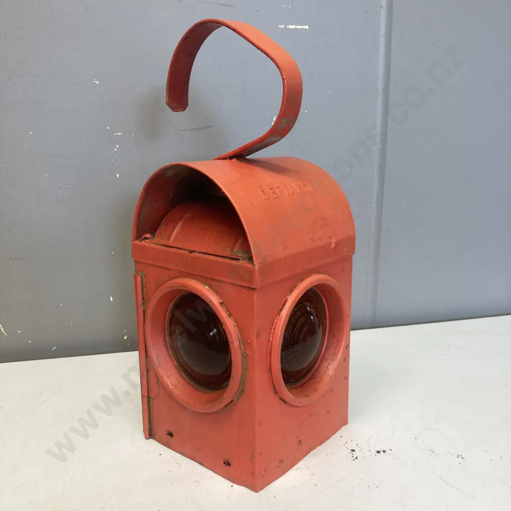 Vintage 1960s Red Road Works Safety Lantern  Stamped 'Defiance' Image 1++