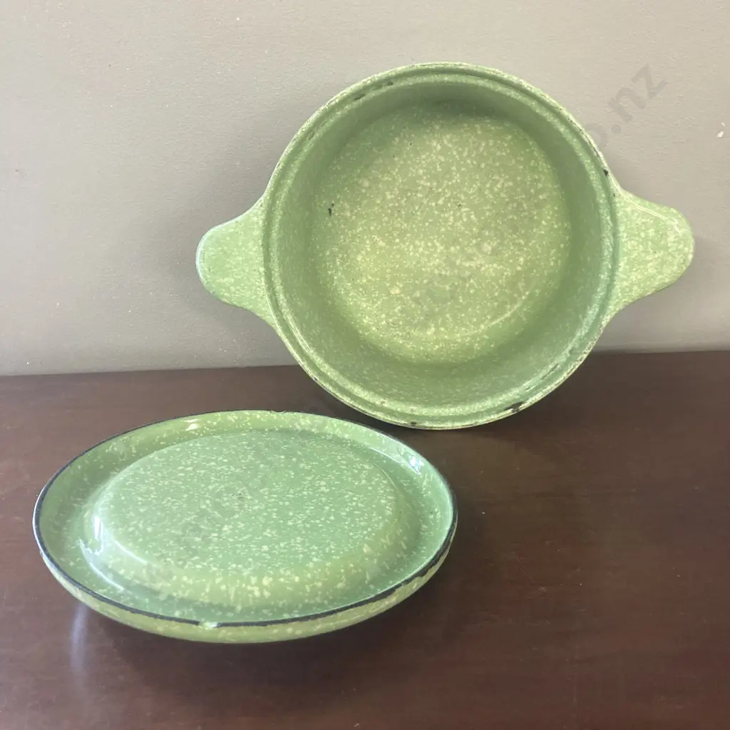 Vintage Radiation NZ Enamelled Cast Iron Casserole Dish With Lid. 10 x 28cm Image 1++