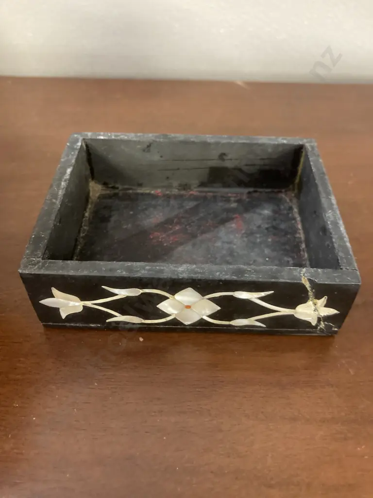 Vintage Slate Trinket Box With Mother of Pearl Inlay of the Taj Mahal Image 1++