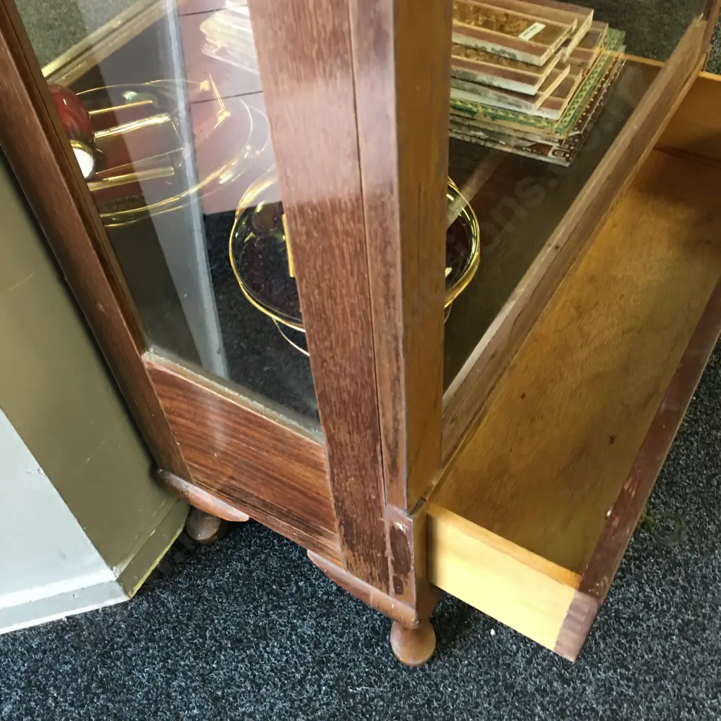 Mahogany Dome Top China Cabinet Cabriole Legs, Two Glass Shelves, One Door, One Drawer. H137,W71,D31cm. Image 1++