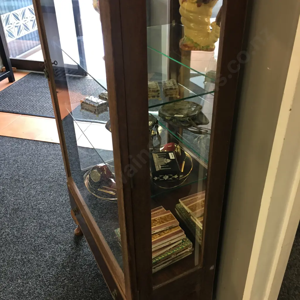 Mahogany Dome Top China Cabinet Cabriole Legs, Two Glass Shelves, One Door, One Drawer. H137,W71,D31cm. Image 1++