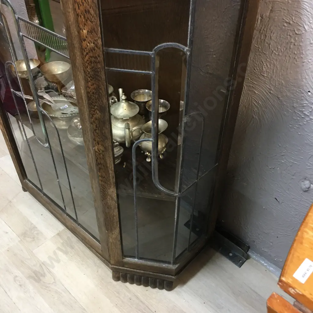 Mahogany Dome Top China Cabinet Cabriole Legs, Two Glass Shelves, One Door, One Drawer. H137,W71,D31cm. Image 1++