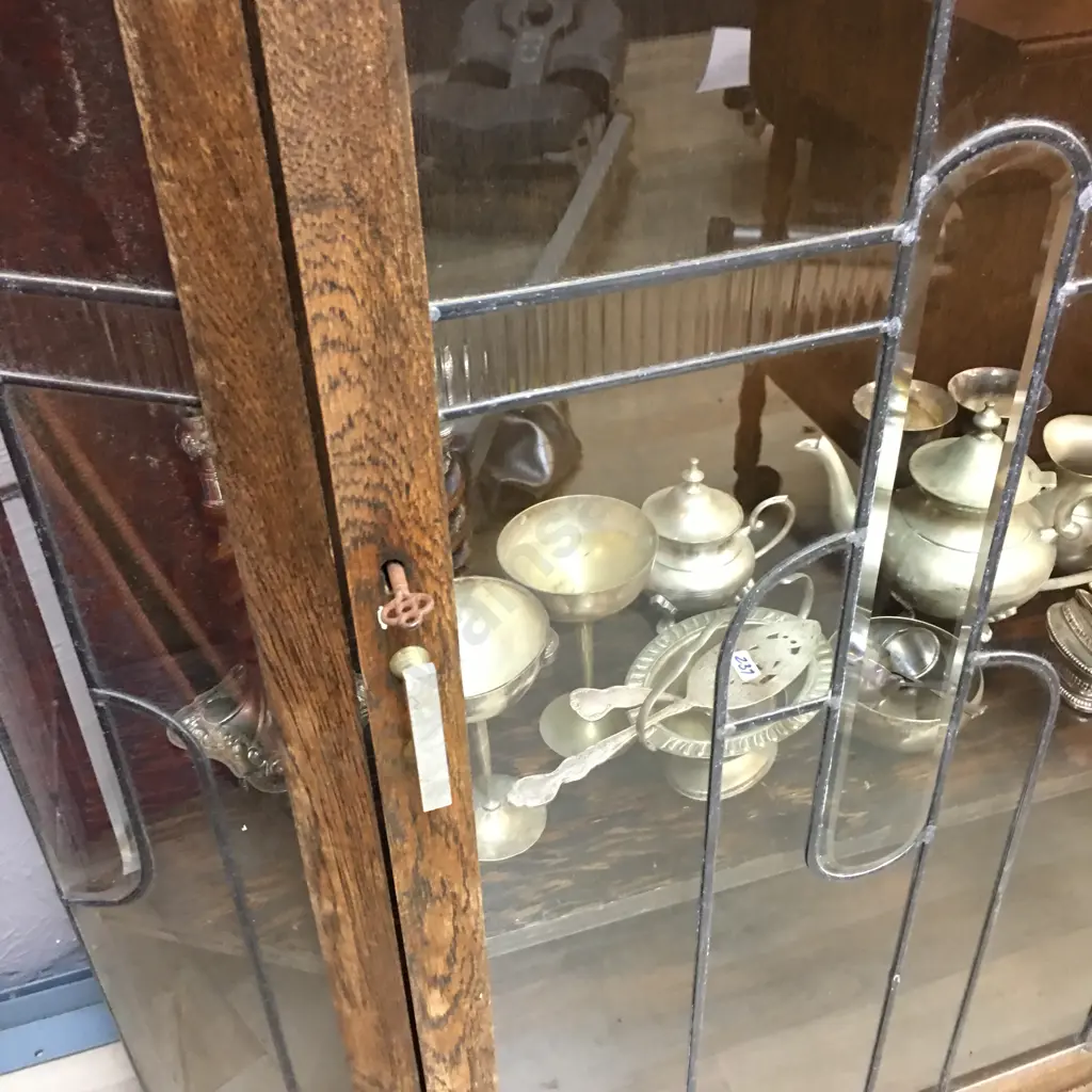 Mahogany Dome Top China Cabinet Cabriole Legs, Two Glass Shelves, One Door, One Drawer. H137,W71,D31cm. Image 1++