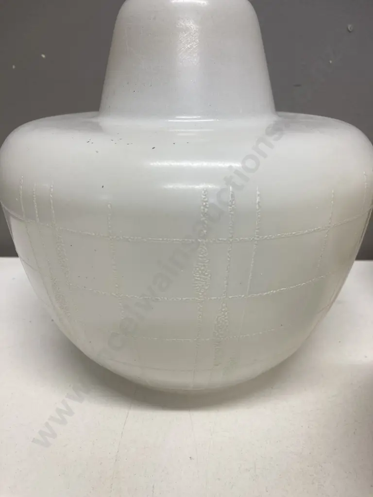 Art Deco Glass Ceiling Light Shade & Pair of Retro White Patterned Glass Shades Image 1++