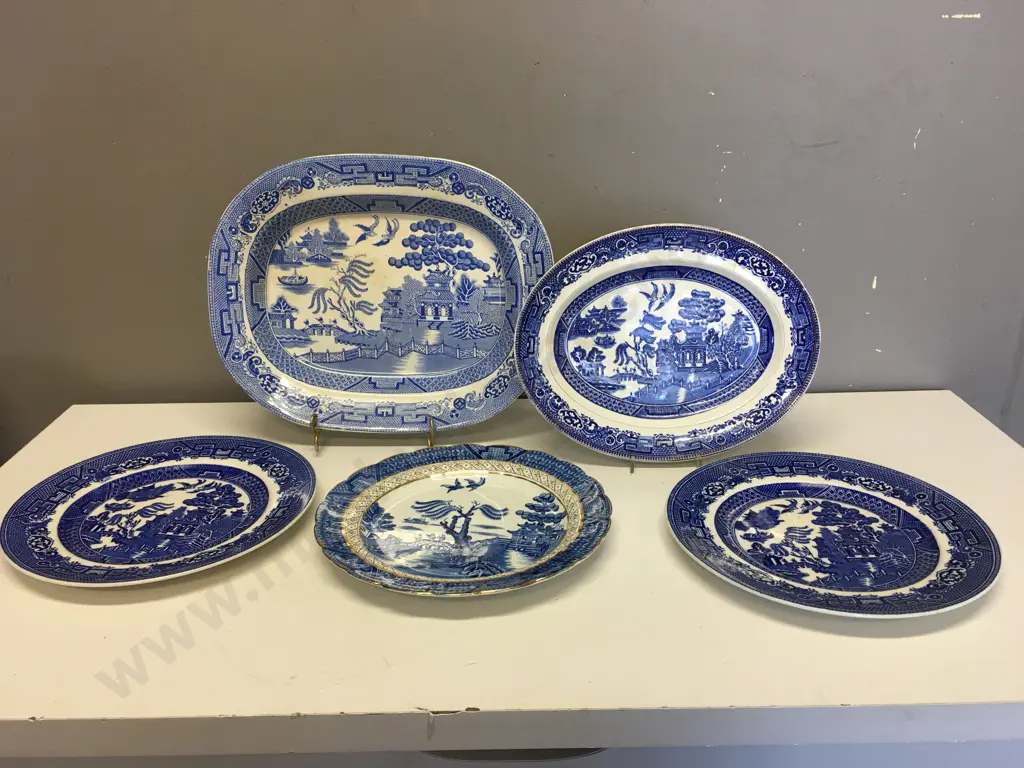 Selection Of Blue & White China Items Including  Allertons, Booths, Old Willow Etc Image 1++