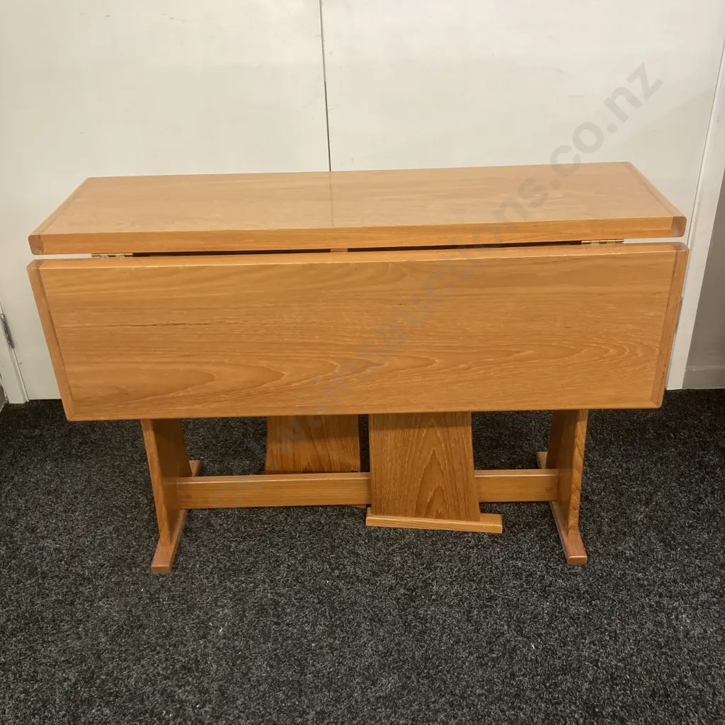 Oak Gateleg Table. H69 W100 D86cm Image 1++