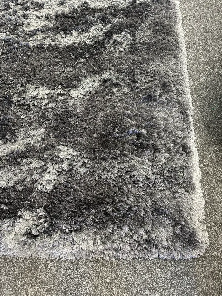 Large Habito Modern Interiors Aspen Shaggy Floor Rug Charcoal Colour. Size 220 x 154cm Image 1++