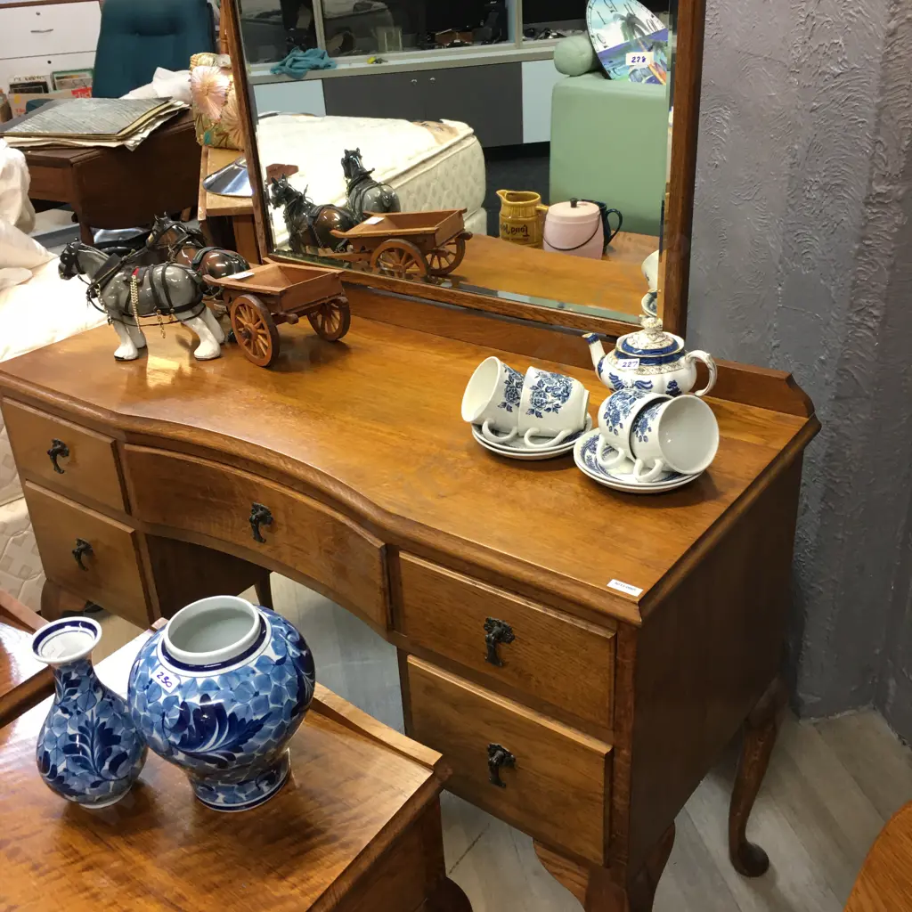 Queen Anne Style Oak Dressing Table With a Pair of Single Drawer Bedside Cabinets, Metal Drop Handles, Cabriole Legs Image 1++