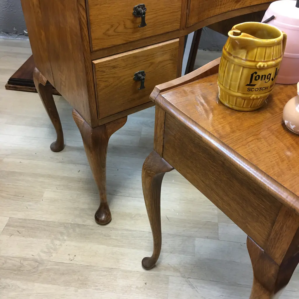Queen Anne Style Oak Dressing Table With a Pair of Single Drawer Bedside Cabinets, Metal Drop Handles, Cabriole Legs Image 1++