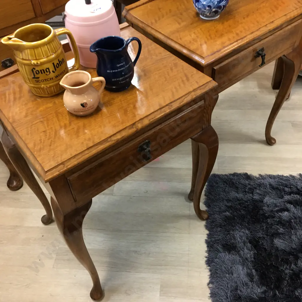 Queen Anne Style Oak Dressing Table With a Pair of Single Drawer Bedside Cabinets, Metal Drop Handles, Cabriole Legs Image 1++