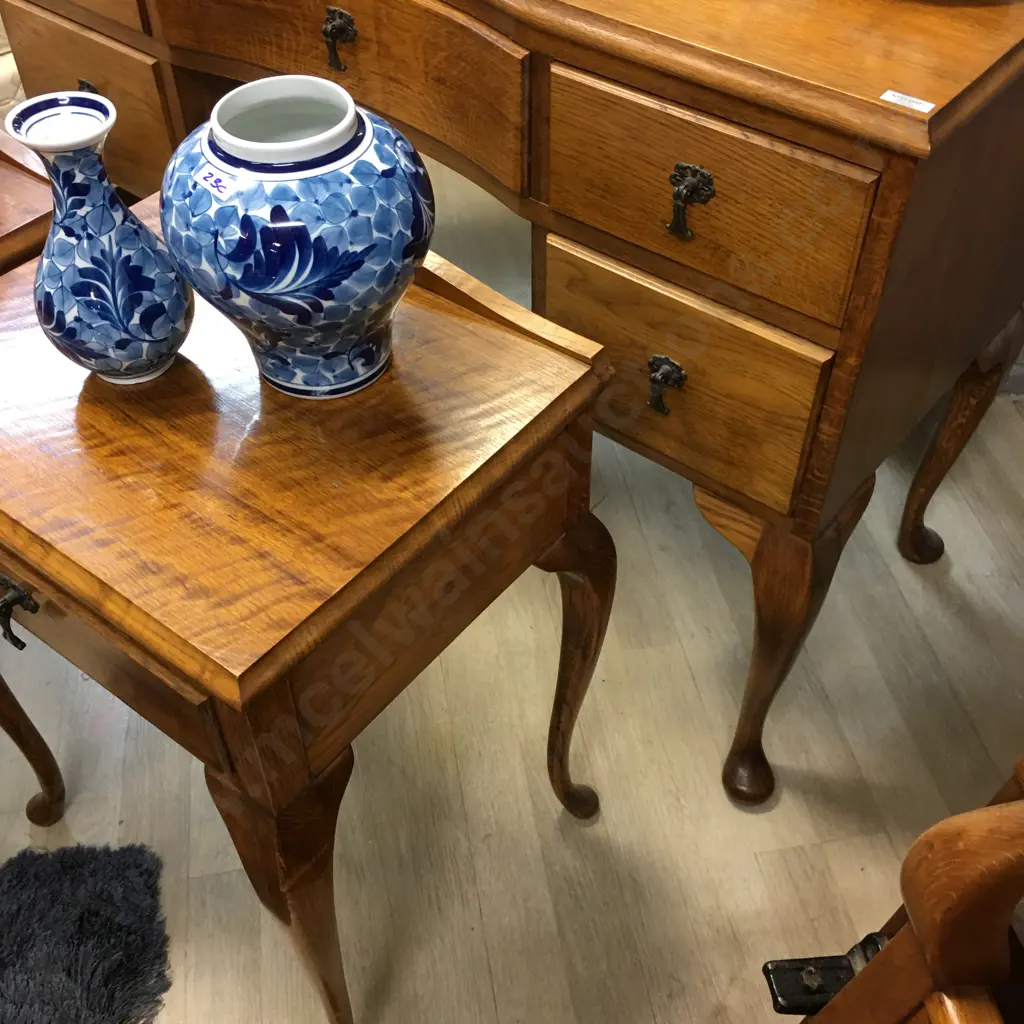 Queen Anne Style Oak Dressing Table With a Pair of Single Drawer Bedside Cabinets, Metal Drop Handles, Cabriole Legs Image 1++
