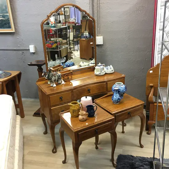 Queen Anne Style Oak Dressing Table With a Pair of Single Drawer Bedside Cabinets, Metal Drop Handles, Cabriole Legs