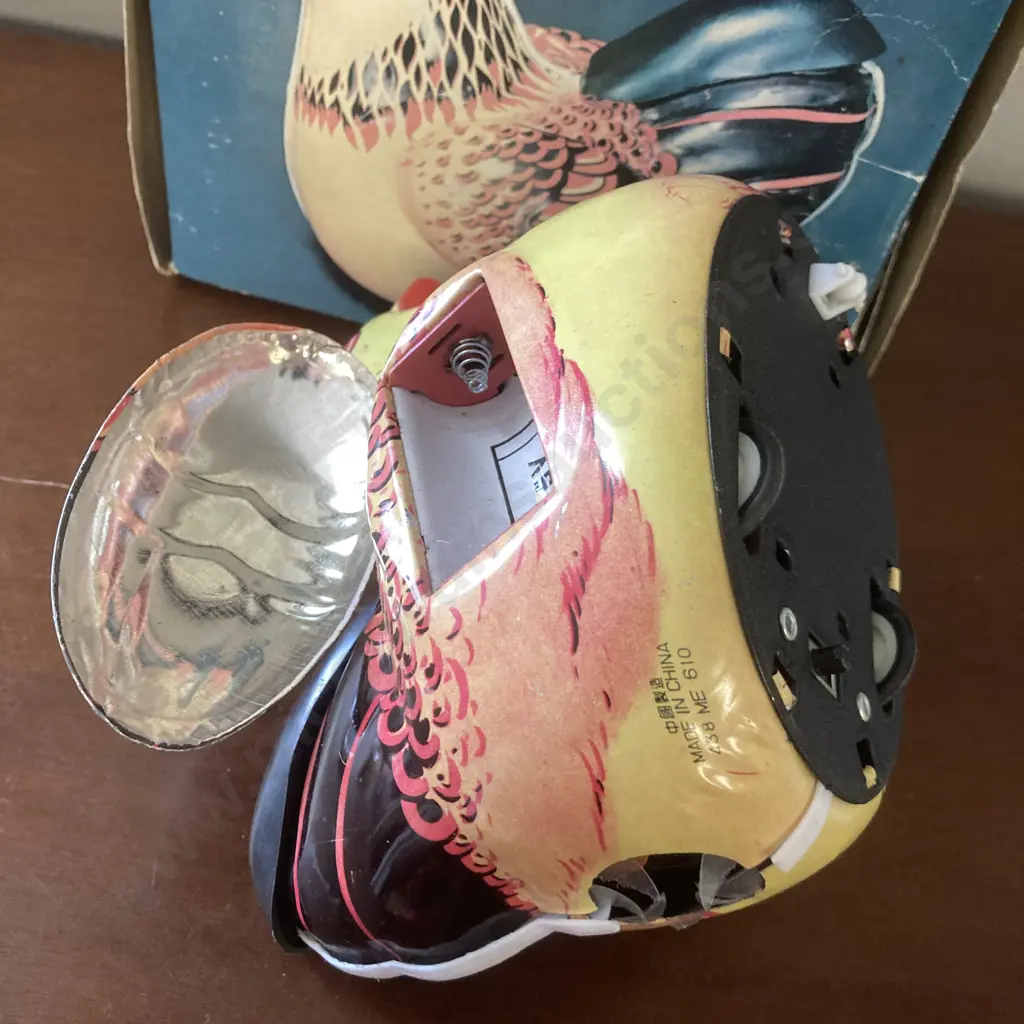 Vintage Hen (17 x 17cm) Laying Eggs Tin Toy ME 610 China With Original Box. Battery Operated Image 1++