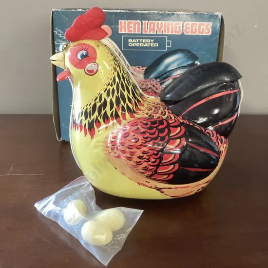 Vintage Hen (17 x 17cm) Laying Eggs Tin Toy ME 610 China With Original Box. Battery Operated