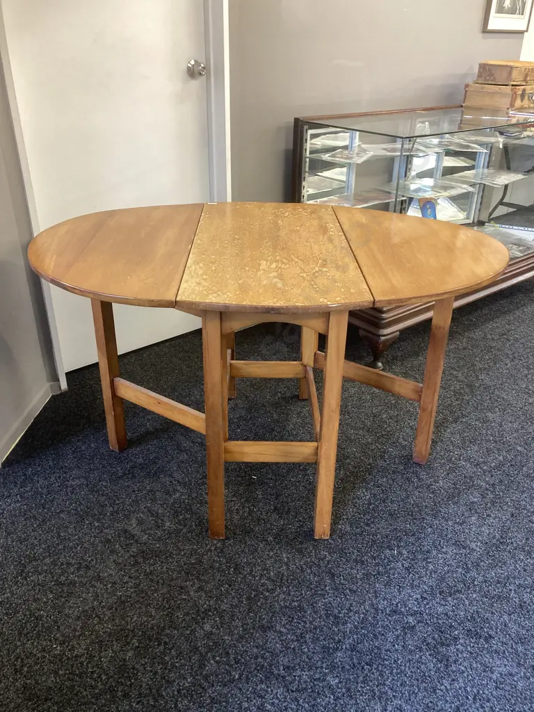 Mid Century Oval Drop Leaf Dining Table Wit Gate Legs. H76 W91 D49 / 133cm Image 1++
