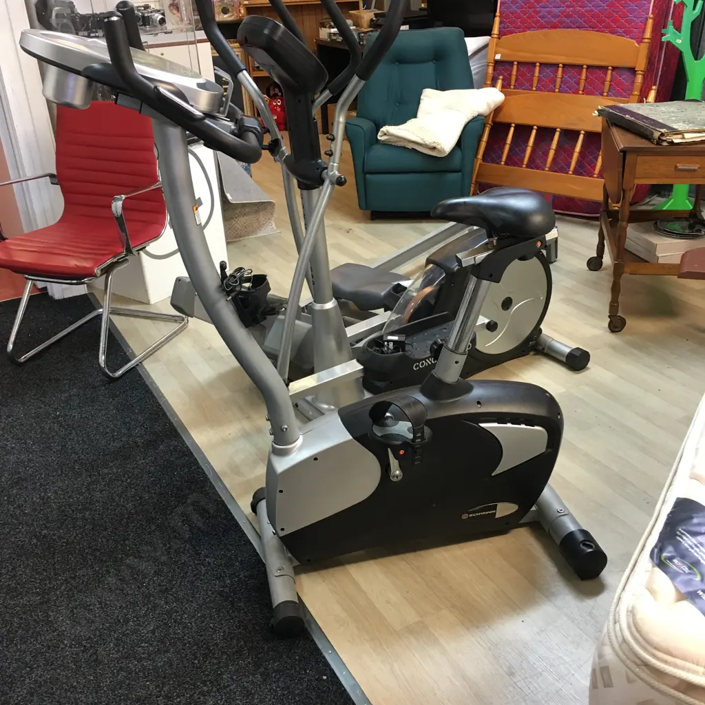Schwinn 122 Upright Exercise Bike Image 1++