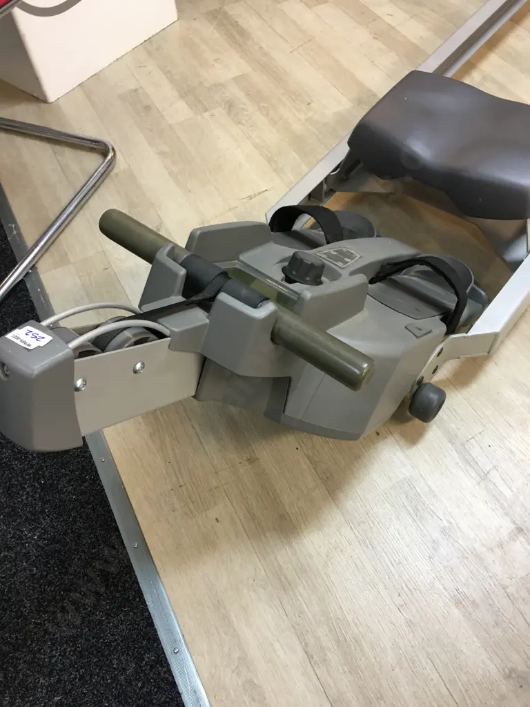 Tunturi R30 Manual Rowing Machine Image 1++