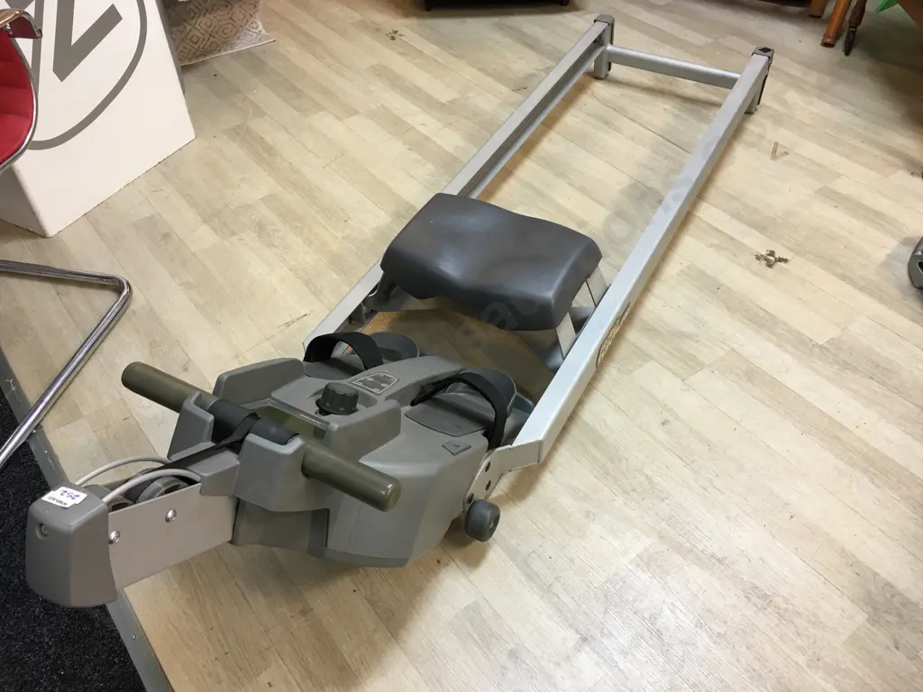 Tunturi R30 Manual Rowing Machine Image 1++