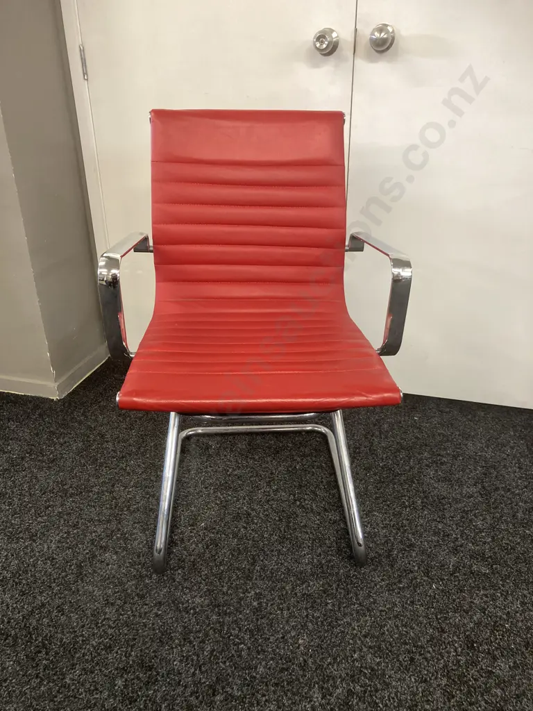 Replica Classic Eames Visitor Chair In Red Image 1++