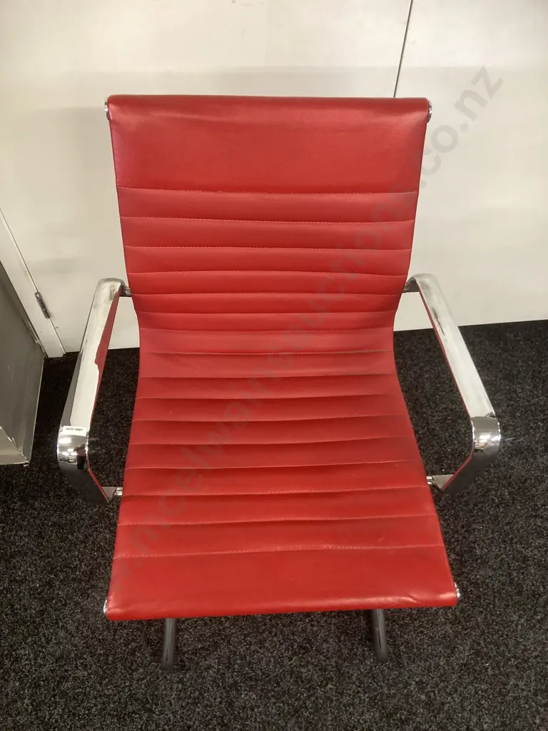 Replica Classic Eames Visitor Chair In Red Image 1++