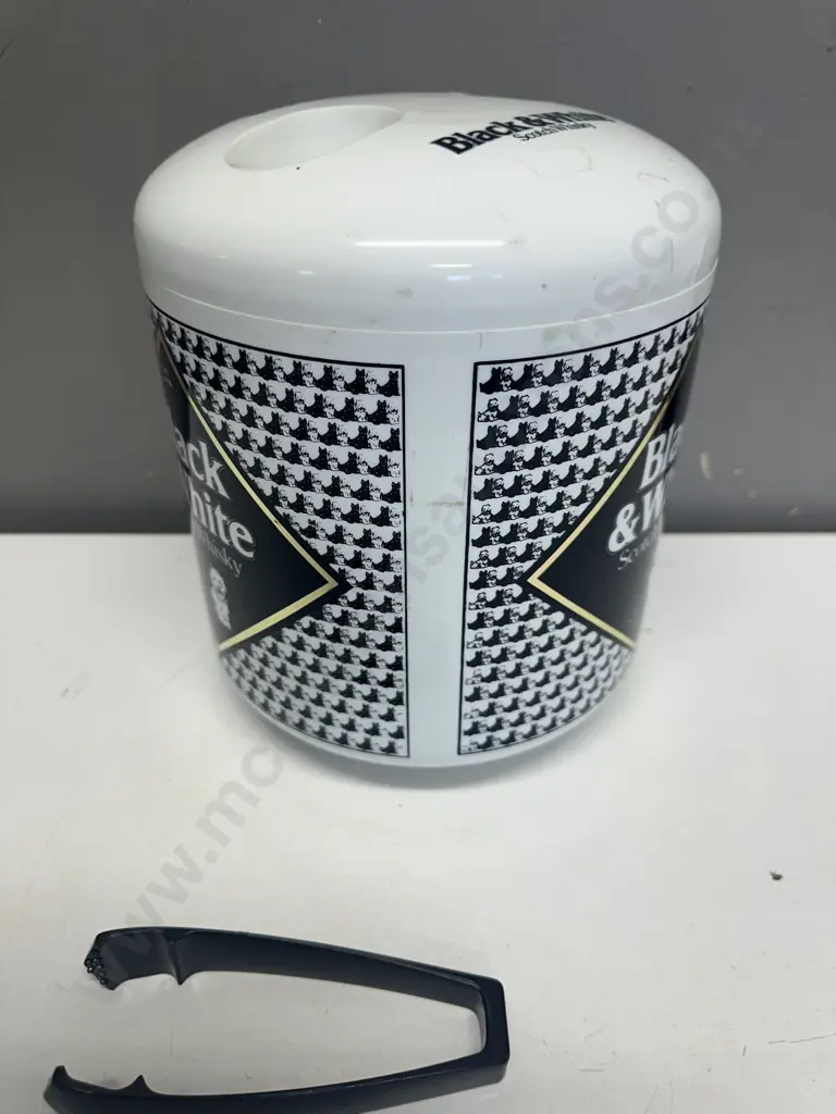 Vintage Black & White Scotch Whiskey Round Plastic Ice Bucket With Tongs. 22 x 19cm Image 1++