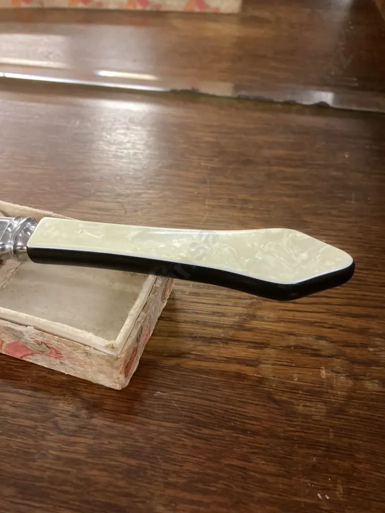 George Clark ltd Voluto Silver Fox Stainless Steel Bread Knife Sheffield England & Bread Knife With Faux Mother Of Pearl Image 1++