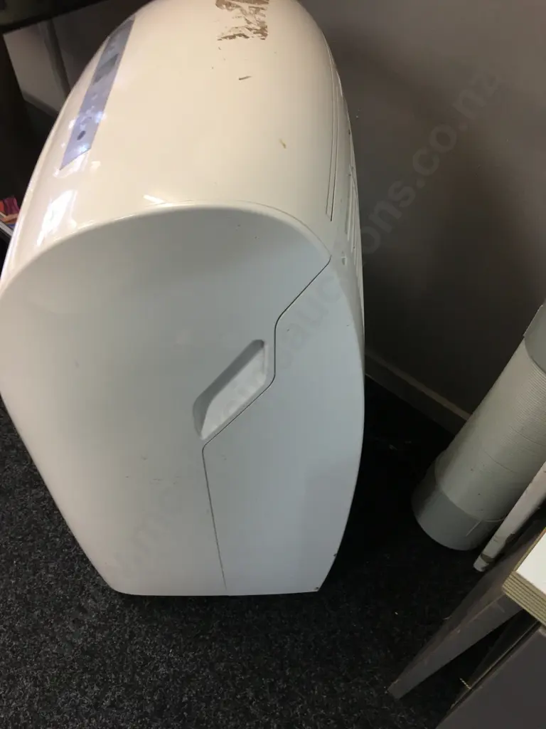 Olimpia Splendid Silent PIU Eco 12 Portable Air Conditioner With Remote Control Image 1++