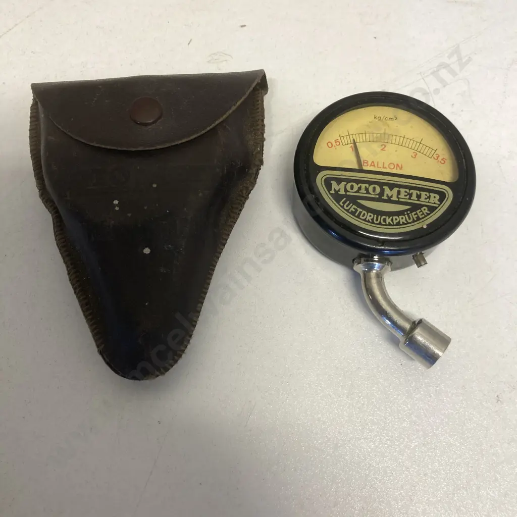 Rare 1950s Vintage Original MotoMeter ‘Luftdrückprüfer’ Tyre Pressure Gauge With Original Leather Pouch - Germany Image 1++