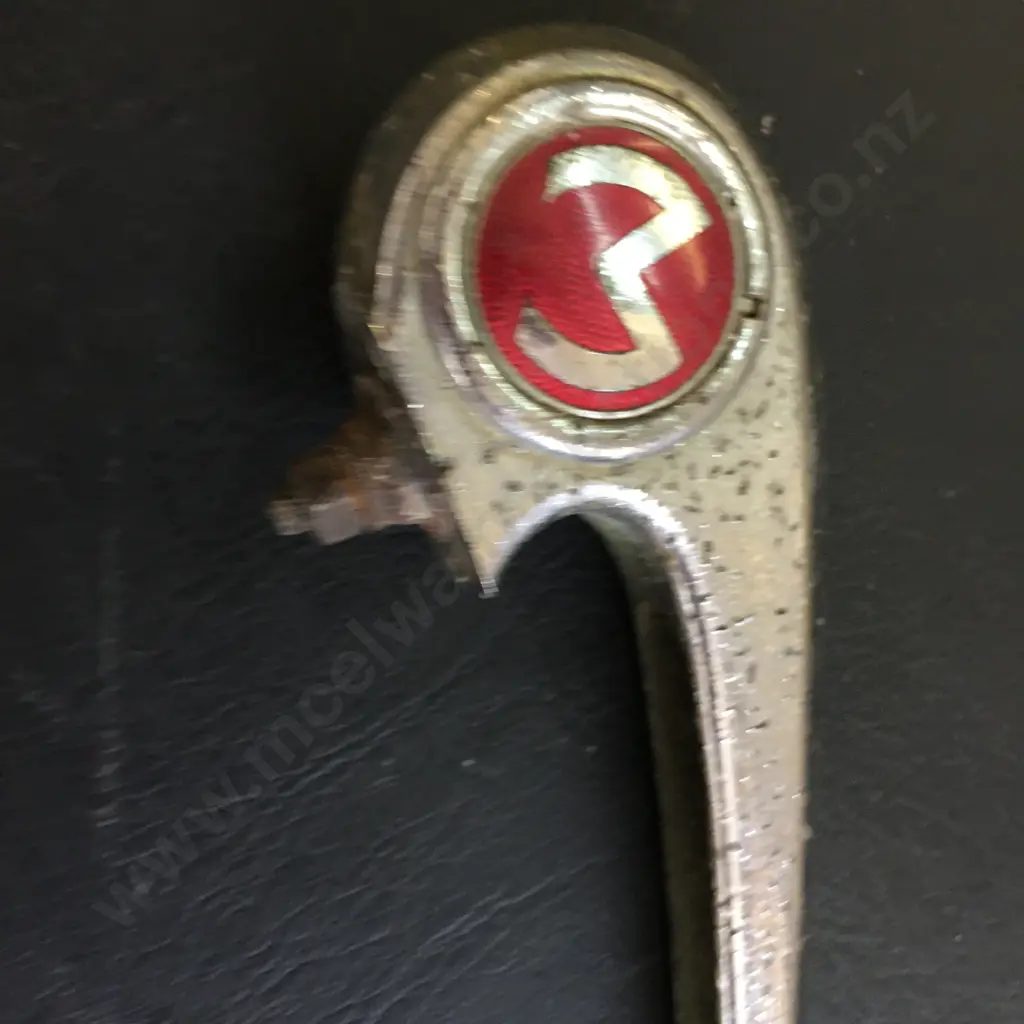 Morris Minor Bonnet Lift Handle (Early Type) Red Enamel Image 1++