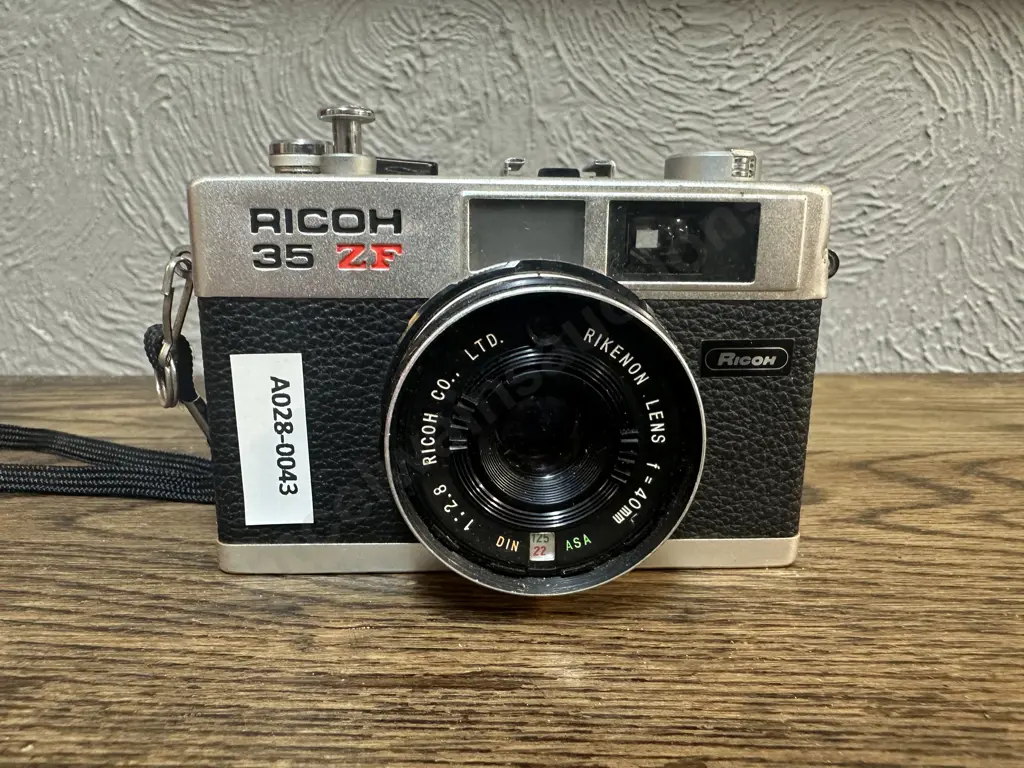 Ricoh 35 ZF 35mm Film Manual Camera With Rikenon 40mm F2.8 Lens Image 1++