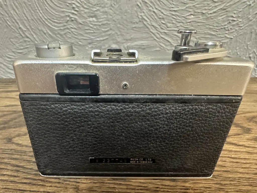 Ricoh 35 ZF 35mm Film Manual Camera With Rikenon 40mm F2.8 Lens Image 1++