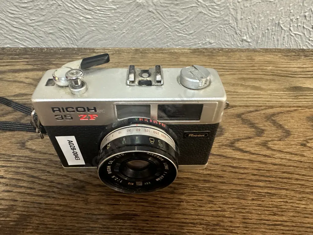 Ricoh 35 ZF 35mm Film Manual Camera With Rikenon 40mm F2.8 Lens Image 1++