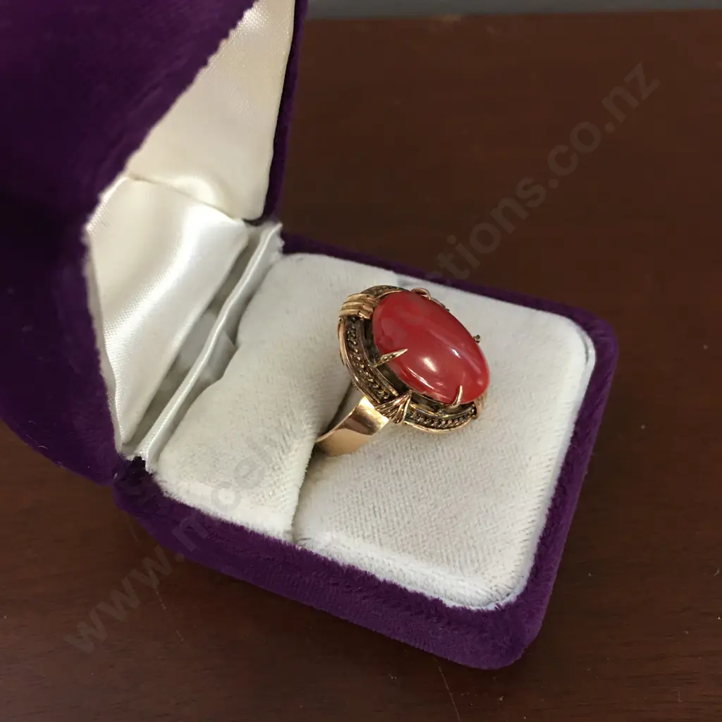Stamped 18ct Vintage Ladies Coral Ring  Image 1++