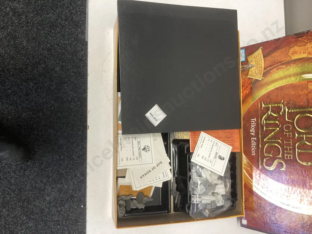 Hasbro Monopoly – The Lord Of The Rings Trilogy Edition / Board Game (2003) Image 1++