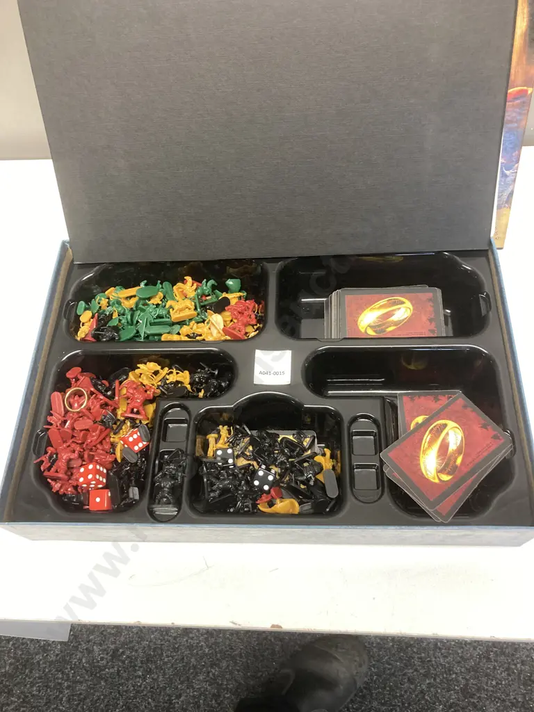 Hasbro Risk – The Lord Of The Rings Trilogy Edition / Board Game (2003) Image 1++