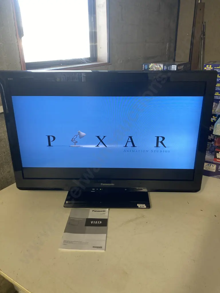 Panasonic Viera 32" LCD TV Model TH-L32C30Z With Remote Control & Manual Image 1++