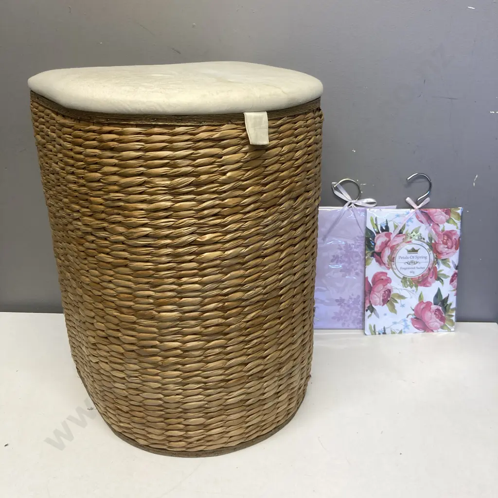 Woven Seagrass Laundry Hamper With Hinged Lid & Removable Liner With 2 x Fragranced Sachets Image 1++