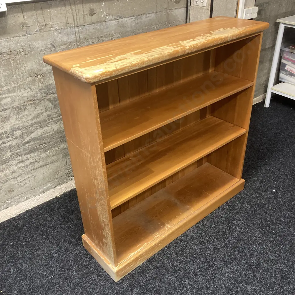 Rimu Bookcase With 2 Adjustable Shelves. H104 W105 D30.5cm Image 1++
