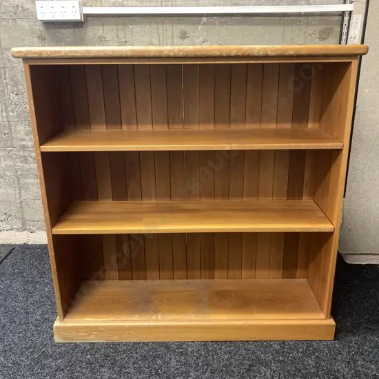 Rimu Bookcase With 2 Adjustable Shelves. H104 W105 D30.5cm