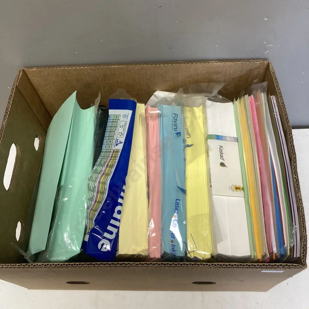 Box lot Assorted Coloured Paper Image 1++