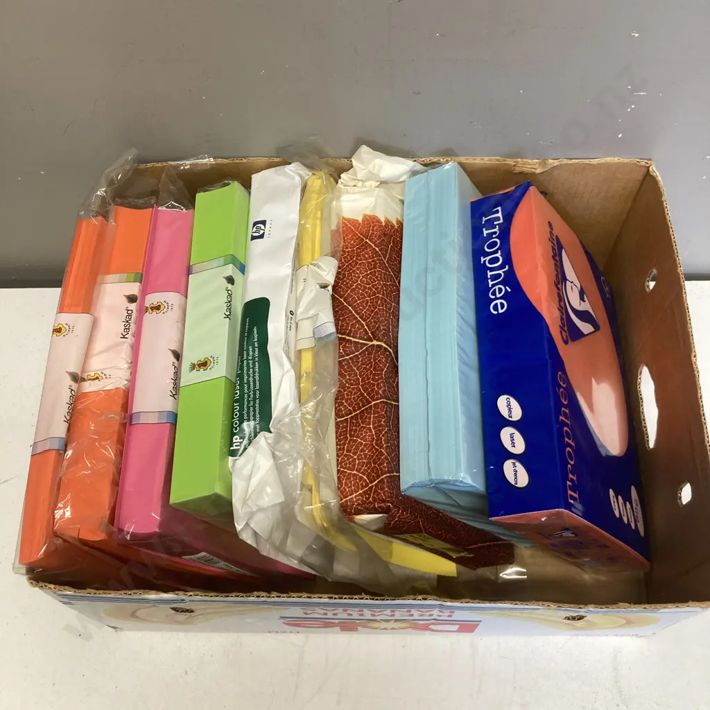Box lot Assorted Coloured Paper Image 1++