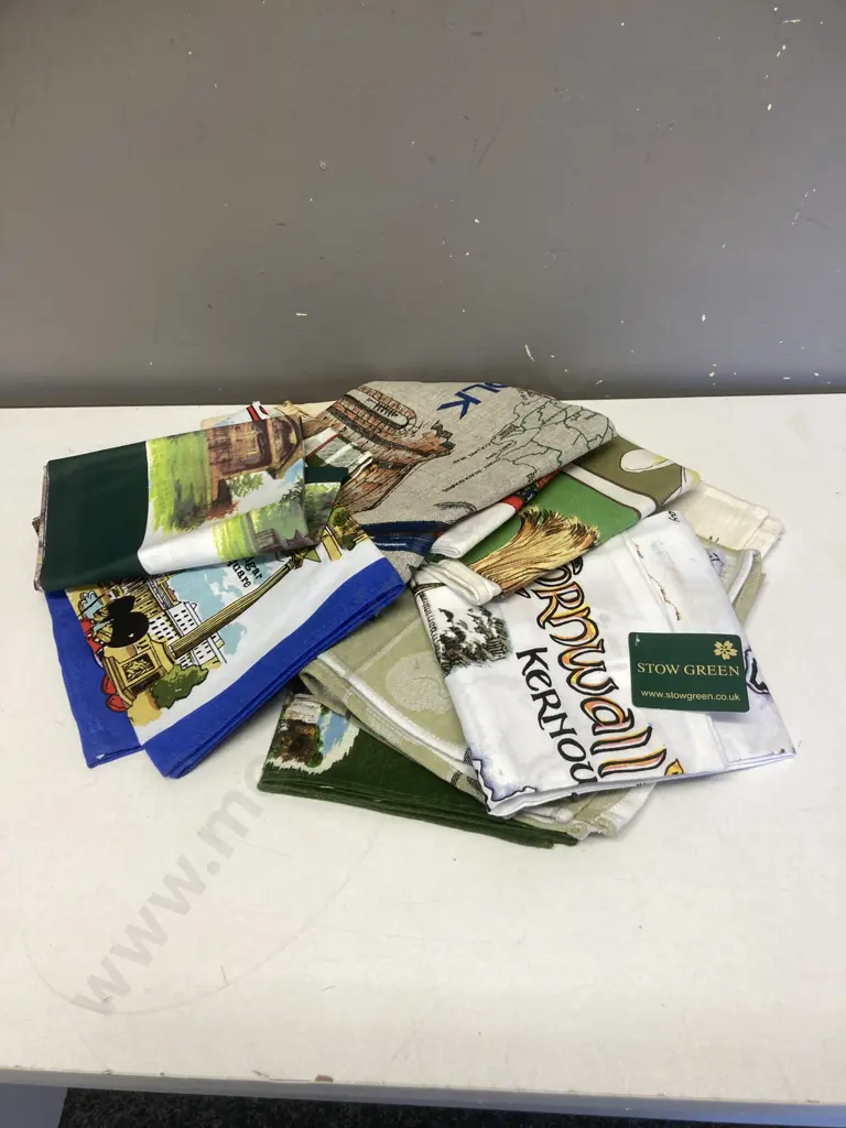 Assorted Souvenir Tea Towels Image 1++