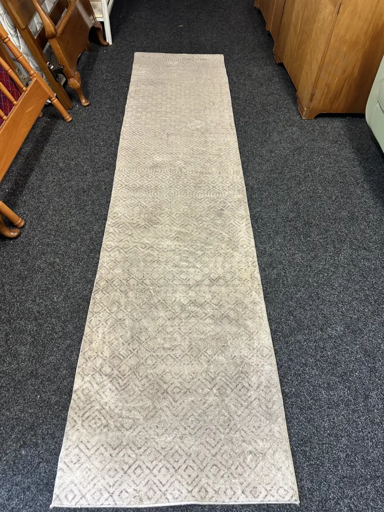 Floor Runner, Cream / Beige. 2.95 x 70cm Image 1++