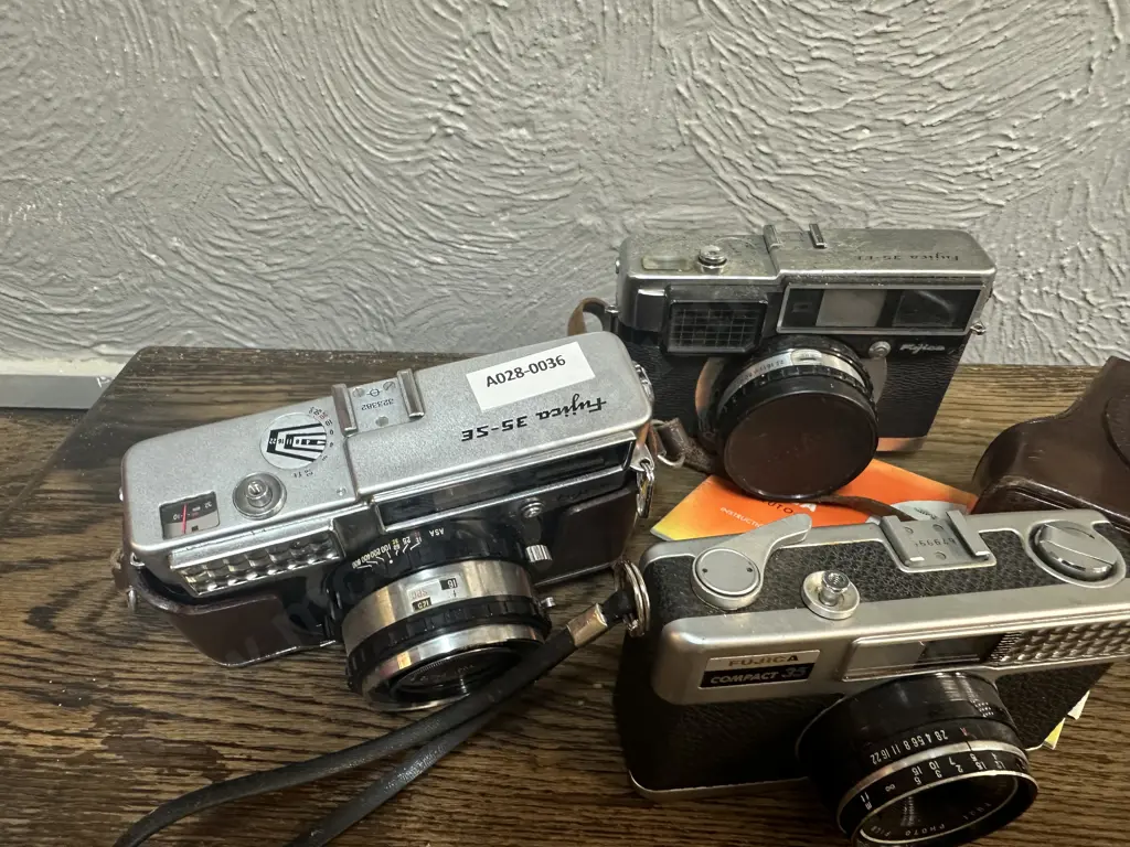 Fujica 35-SE, Fujica 35-EE & Fujica Compact 35 Cameras Image 1++