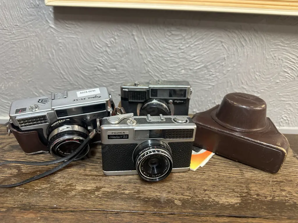 Fujica 35-SE, Fujica 35-EE & Fujica Compact 35 Cameras Image 1++
