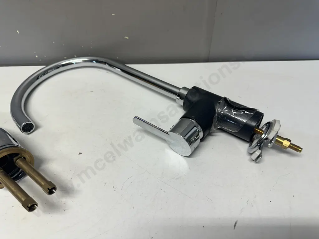 Mobil One Quart Oil Pourer Image 1++