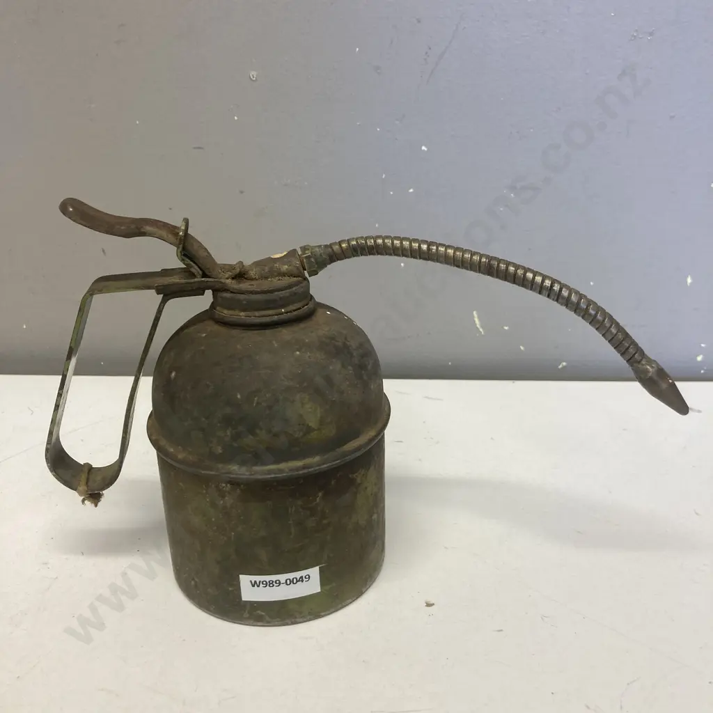 Vintage Brevettato Thumb Pump Oiler Italy, 9.700 Green Metal Image 1++