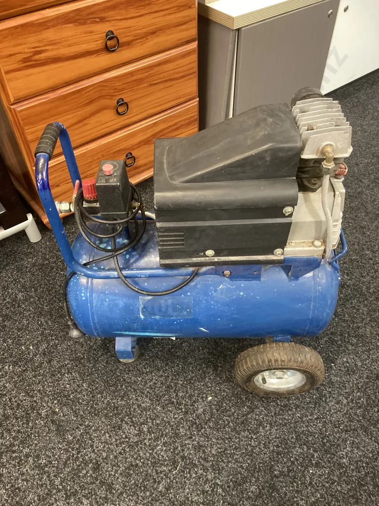 TradeAir Air Compressor - Model TA-2540A 274L/Min Image 1++