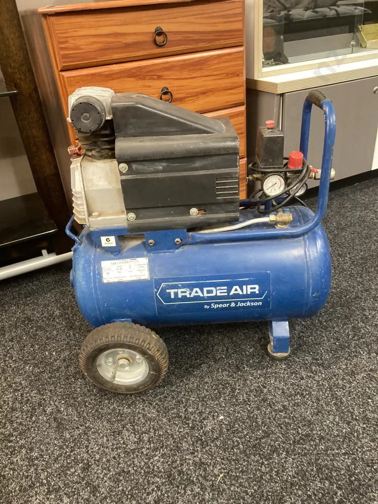 TradeAir Air Compressor - Model TA-2540A 274L/Min Image 1++
