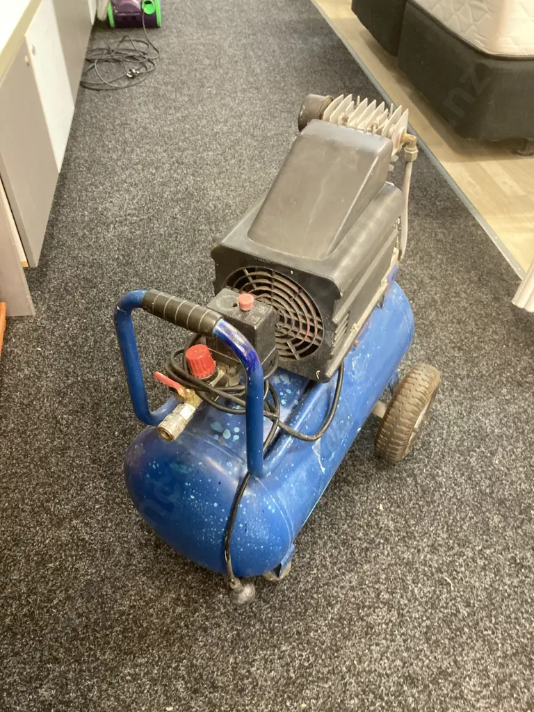 TradeAir Air Compressor - Model TA-2540A 274L/Min Image 1++